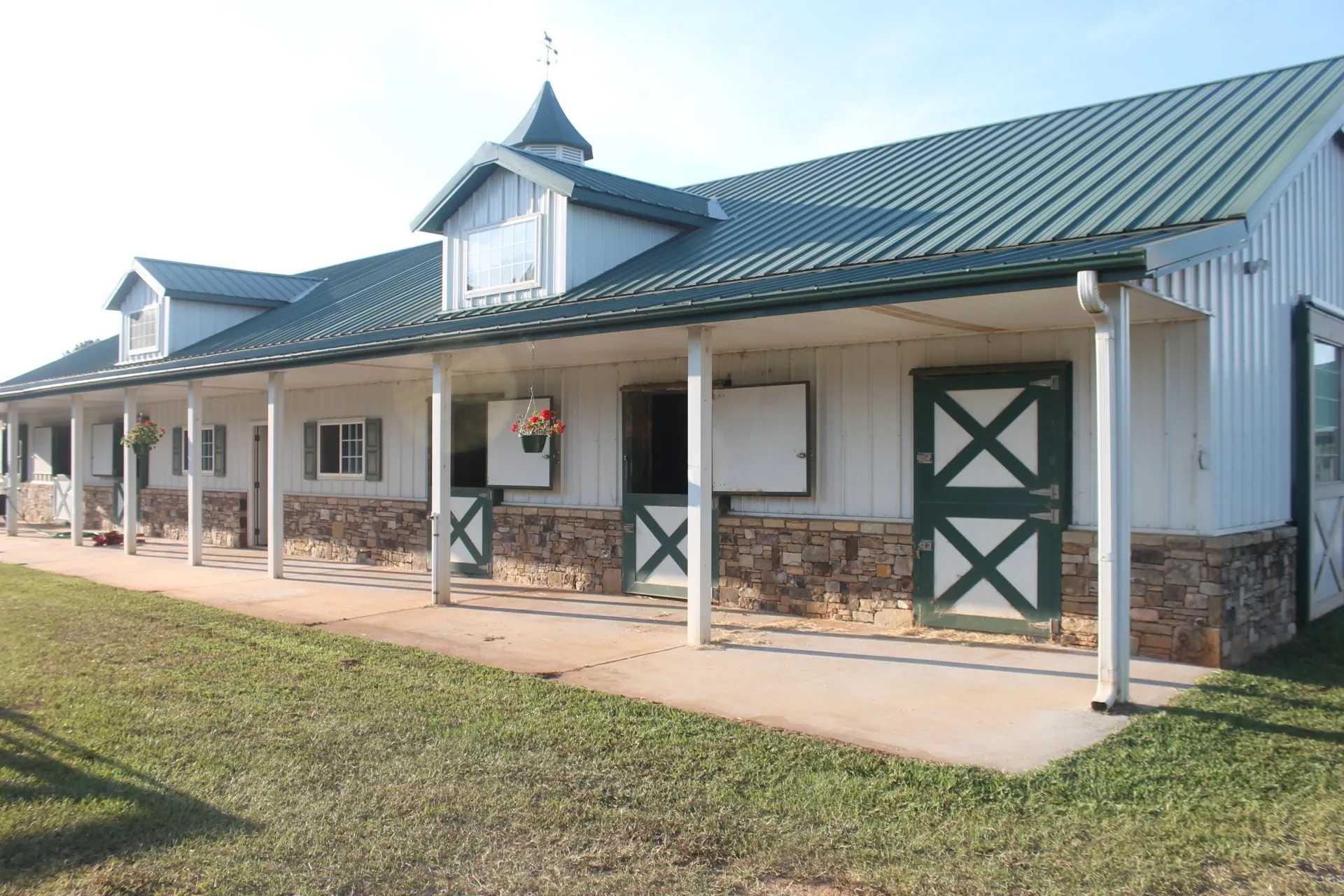 https://marigoldstables.com/wp-content/uploads/2025/10/Boarding-item-2.jpg
